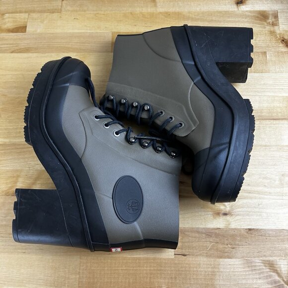 Hunter Gray and Black Winter Boots - Picture 6 of 10